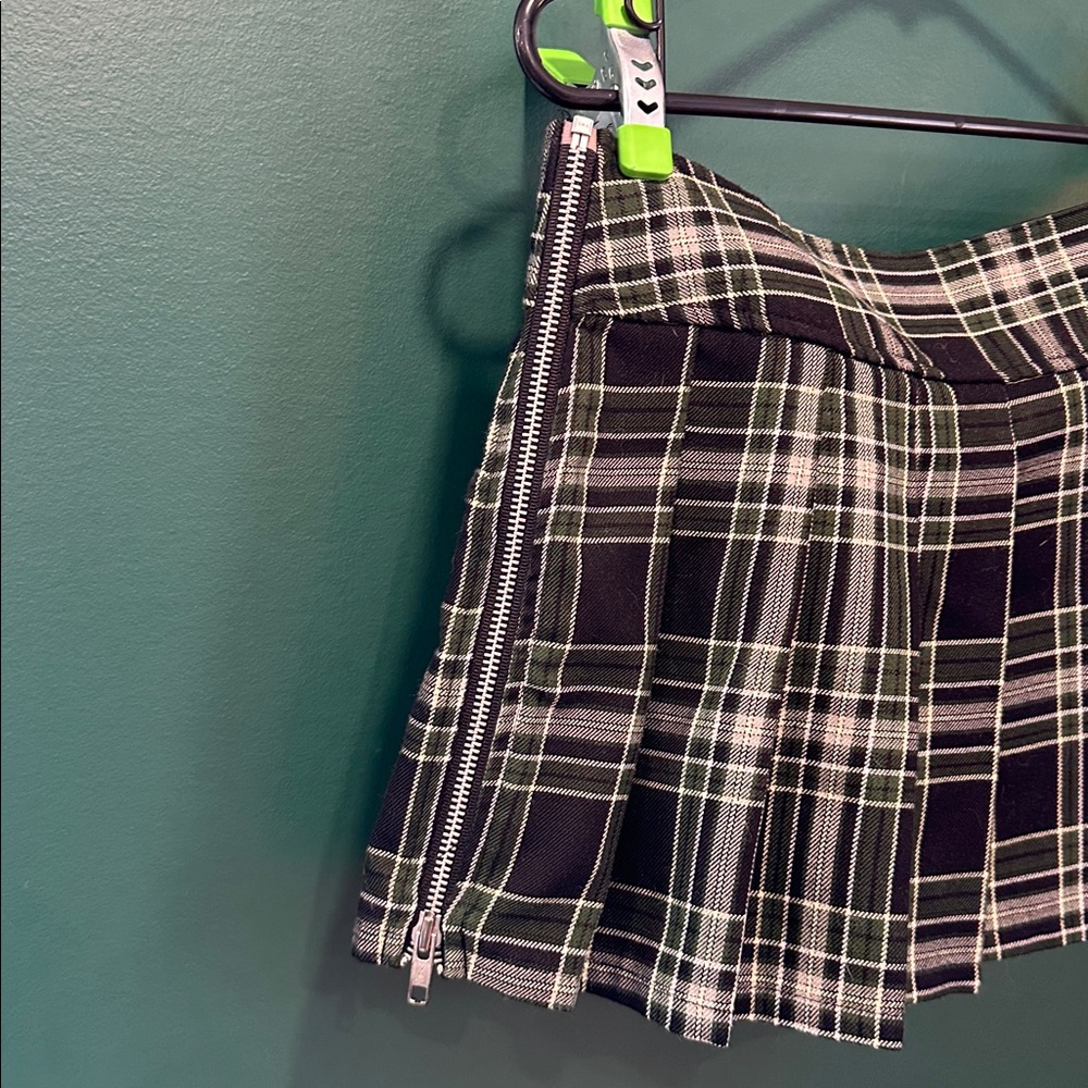Lip Service Green & Black Plaid Pleated Mini Kilt - Picture 4 of 4